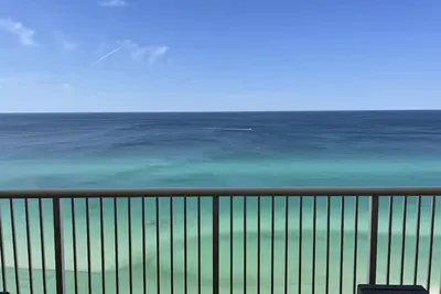 Image de Magnifique condo face à l'océan qui vous coupera le souffle. Conviviale et familiale!