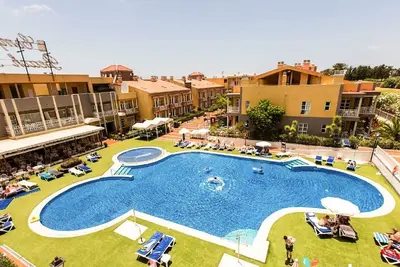 Image de Duplex de 4 chambres Ă Compostela Beach Golf 2