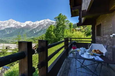 Image de Chalet de luxe avec accès gratuit piscine et spa 5 étoiles. Vue extraordinaire