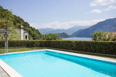 Image de Appartement Dans Résidence Sala Comacina, Lac De Côme Avec Piscine