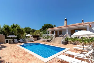 Image de Villa de 3 chambres avec piscine privée à 5 minutes en voiture des plages et à 5 km de Carvoeiro