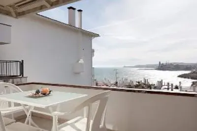 Bel appartement paisible et ensoleillé face à la mer avec une vue imprenable