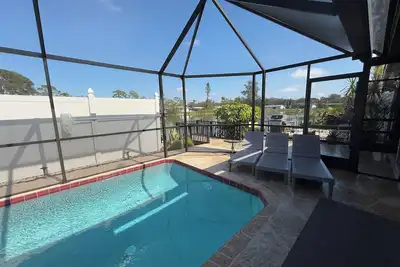 Image de Lakefront 2bed / 2bath with Heated Pool house, Just 5 min away Siesta Key Beach!