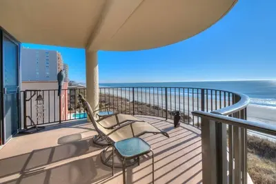 Image de Magnifique condo de 3 chambres face à l'océan