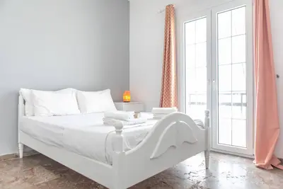 Image de maison gatis, centre ville de naxos, adaptée aux familles, groupes, spaceus et cosy!