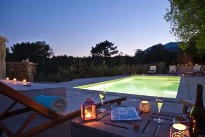 Image de Villa Alzu, 6 pers, 3 chambres, piscine chauffée partagée, en plein maquis corse