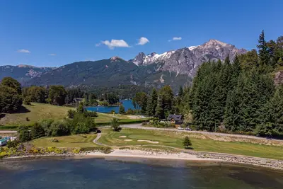 Image de Chalet avec vue imprenable sur le lac et le golf! 4 Bd 3 Bath