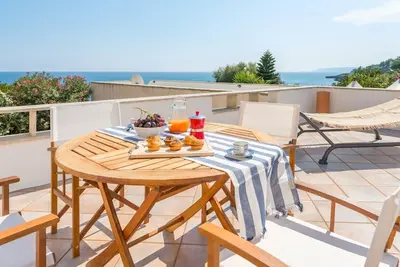 Image de Loft avec terrasse face à la mer