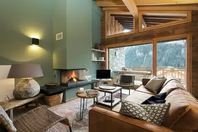 Image de Appartement style chalet pour 8 personnes - proche centre et pistes, cheminée