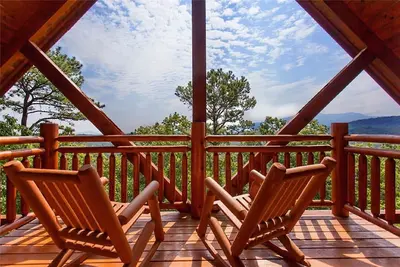 Image de Cabine moderne avec vues boisées et Great Smokey Mountain!