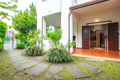 Image de Chalet confortable dans résidence avec piscine, avec jardin privé et terrasse avec barbecue