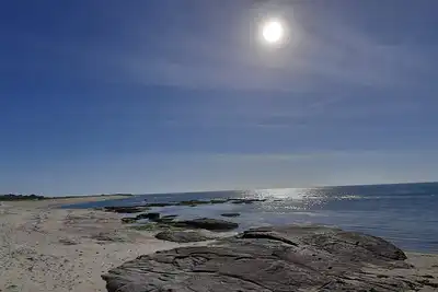 Image de Villa 3 étoiles, indépendante, face à la mer, les pieds dans l'eau.