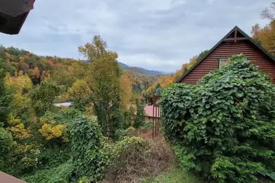 Image de Log Cabin Luxury, idéalement situé avec vue sur le mont LeCompte