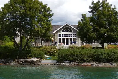 Image de Magnifique front de mer sur Wapato Point