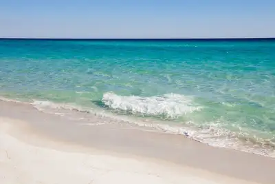 Image de Condo spacieux Destin avec de belles vues sur l'océan, configuration saisonnière gratuite de la plage