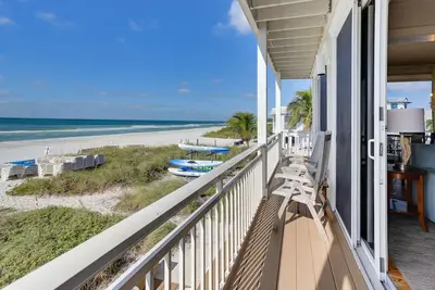 Image de Grand-voile Beach Inn Unité de 3 chambres en front de mer