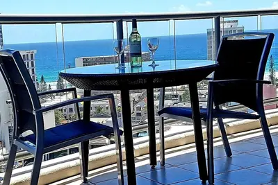 Image de Chambre avec salle de bain et vue au coeur de Surfers Paradise Gold Coast Qld