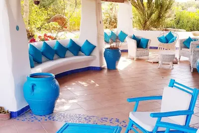 Image de [Artista] Villa élégante proche de la mer avec jardin clôturé