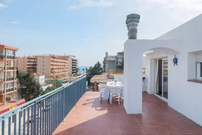 Image de Apartamentos Aquarium (42). Terraza 50 M2. Al Lado De La Playa.