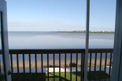 Image de Front du golfe avec une vue incroyable! Récemment rénové