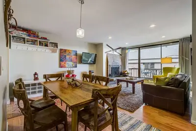 Image de Condo de 3 chambres Ă Silvertown dans la vieille ville - Ă pied de Park City Mountain Resort!