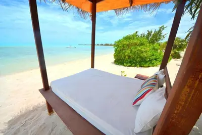 Image de Cozy Beach House sur Kite Boarding Beach, avec piscine privée et kayak.