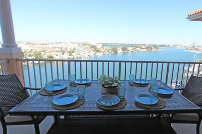 Image de Confidentialité au dernier étage, vues sur les penthouses, décor de créateurs Tout neuf 2019 - Harborview Grande # 806