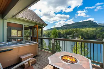 Image de Over the Edge - Mr Lake Lure Location de Vacances