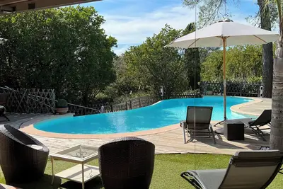 Image de Villa au calme avec piscine à débordement, Spa et vaste Pool house