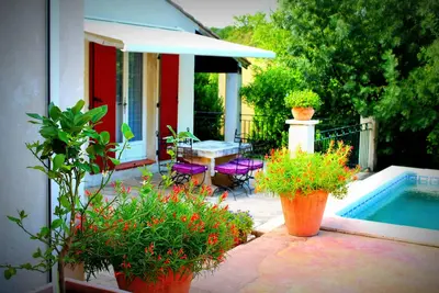 Image de Maison avec studio indépendant et piscine dans un village au coeur des Alpilles