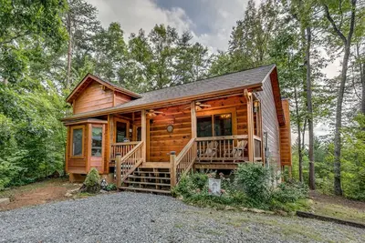Image de Retraite boisée calme et pittoresque avec cheminée extérieure, située entre Blue Ridge et Blairsville, Géorgie