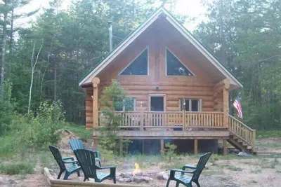 Image de Belle cabane nichée dans la forêt nationale Hiawatha situé dans L'Up.