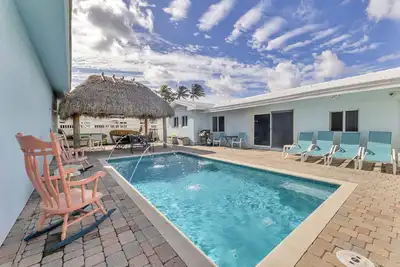 Image de Nouveau! Beach House 🌺with Tiki Hut ~! La Piscine De L'Automne 2019