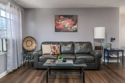 Image de Lumineux, élégant Apt. avec cheminée à ❤ Buffalo
