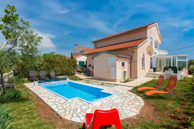 Image de Maison Nika (62125-A1)