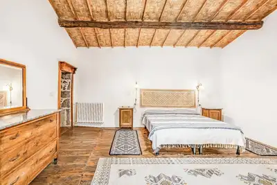 Image de Jolie maison de village rénovée avec terrasse et deux salles de bain