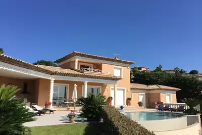 Image de Villa climatisée belle vue mer piscine à débordement domaine privé calme golf 18