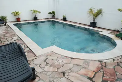Image de Chambre avec piscine tout équipé.