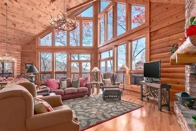 Image de Leins Lodge Luxury Home avec une vue imprenable sur la montagne