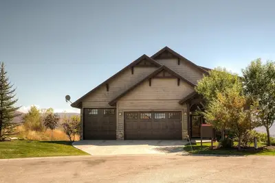 Image de Vues impressionnantes! Couleurs Automne SPÉCIALES! 7 bd / 5 ba / Gamerm / Playrm / Walk-out