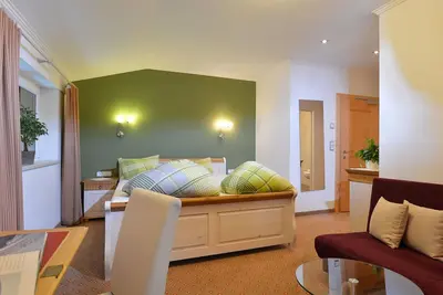 Image de Chambre double avec douche et Wc avec balcon - Café-Restaurant Bettina