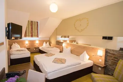 Image de Chambre Quadruple avec Douche, Toilettes - Hotel Dollinger