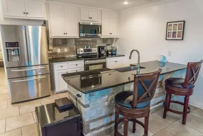 Image de Summer Specials - nouvelle propriété à seulement 200 pas de la plage 2bd 2ba Bbq Large Deck