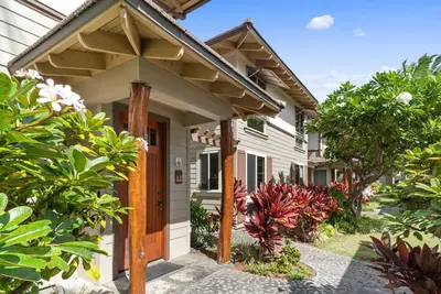 Image de Condo Mauna Lani avec piscine à cascade partagée, bain à remous et barbecue privé