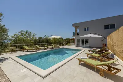 Image de Villa moderne pour 10 personnes dans la région de Split près de Trogir et de l'aéroport