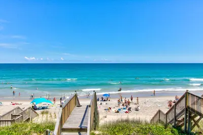 Image de Luxe Beach Front House - Tout nouveau w / Alexa, Nest, X-Box