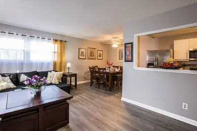 Image de Unité 4: Duplex 3bdr mignon et abordable à Overland Park pouvant accueillir jusqu'à 10 personnes!