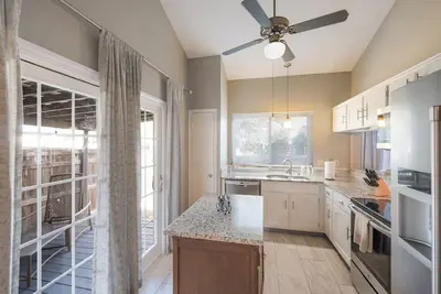 Image de Diplômés Bmt! 3br 2 Ba Garden Home par Medical Ctr