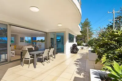 Image de Neilson on the Park Unit 1a - Promenade facile vers les plages, les cafés et les magasins de Coolangatta