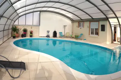 Image de Confortable maison de pays située à 250m de la mer avec grande piscine couverte